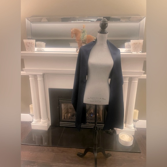 Custom Navy opera shawl - Picture 2 of 2